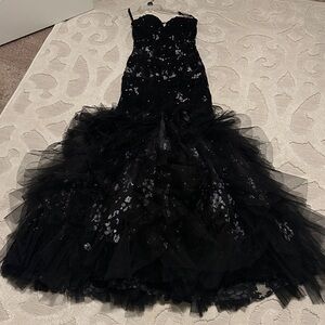 Elegant Black Strapless Gown with Sequins